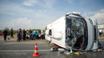 Mersin'de minibüs devrildi: 17 yaralı