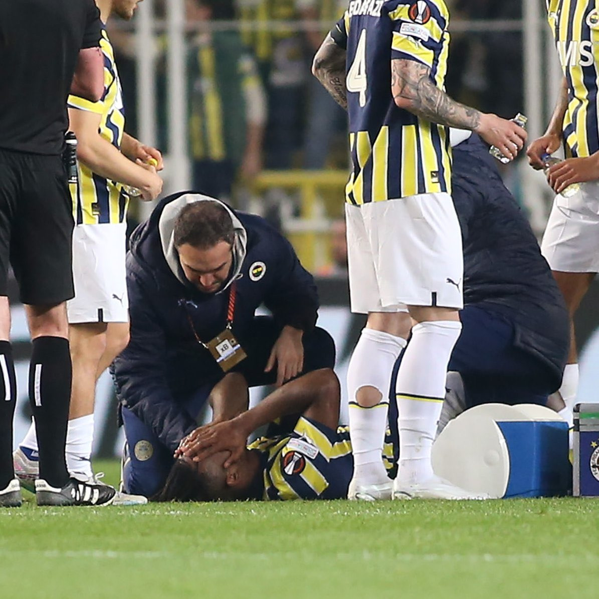 Fenerbahçe - Sevilla maçında şok sakatlık! Michy Batshuayi'nin yerine Joshua King oyuna dahil oldu - Resim : 3