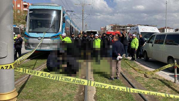 Konya'da yolun karşısına geçmek isterken tramvayın altında kalan anne feci şekilde can verdi! 5 yaşındaki oğlu ise yaralandı - Resim : 4