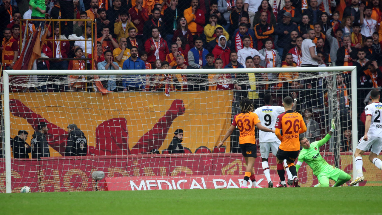Okan Buruk: Gomis bundan sonra Galatasaray forması giymek istemediğini söyledi