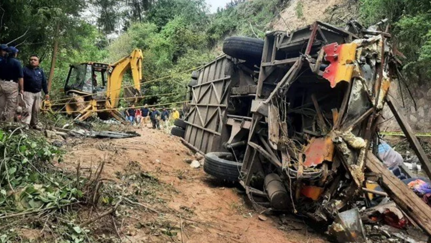 Meksika’da yolcu otobüsü şarampole yuvarlandı