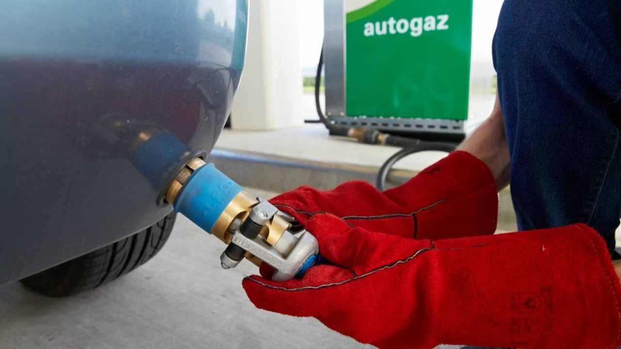 Akaryakıta gelen ÖTV zammının ardından araç sahipleri otogaz dönüşüm işletmelerine koştu! LPG'ye talep büyük
