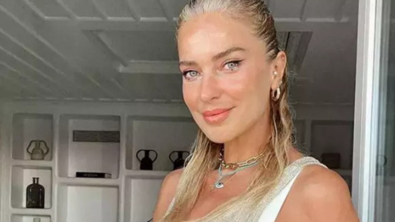İtalya'da Nazım Akmandil ile dünyaevine giren Burcu Esmersoy İstanbul'da da düğün yaptı! Derin dekolteli gelinliği dikkat çekti