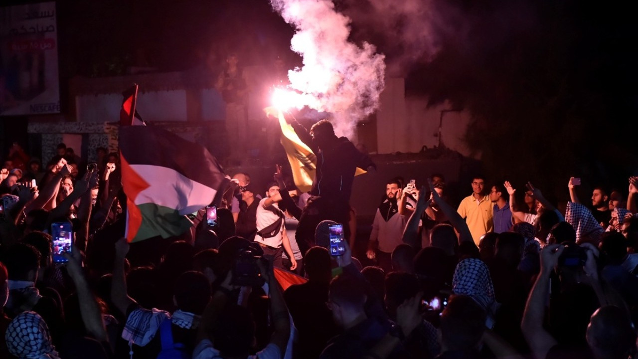 İsrail hain saldırılarına devam ediyor! Gazze'deki hastane katliamı dünyanın birçok yerinde protesto edildi