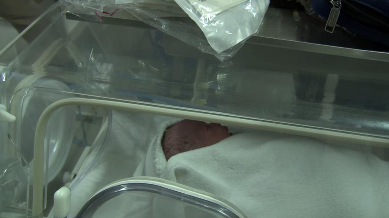 Cumhuriyetin 100. yılının ilk bebeği 'Ata' bebek dünyaya gözlerini açtı