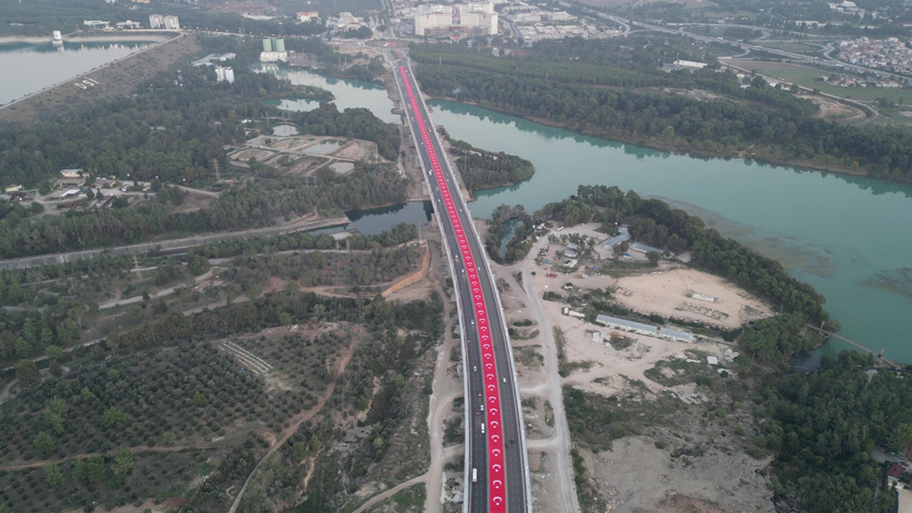 Ünlü isimler Cumhuriyet mesajı yayınladı
