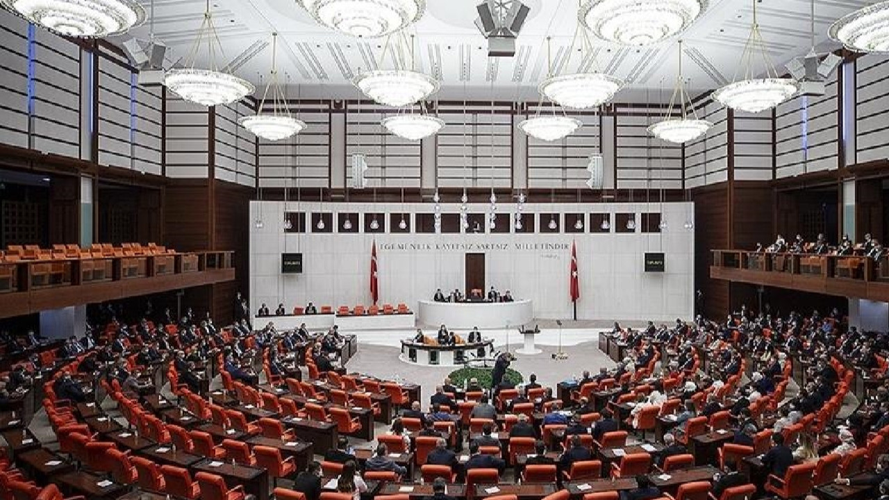 Kentsel dönüşüme yönelik düzenlemeler içeren kanun teklifi yasalaştı
