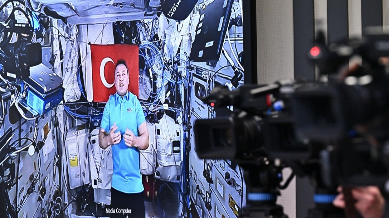 İlk Türk Astronot Alper Gezeravcı gazetecilerin sorularını yanıtladı