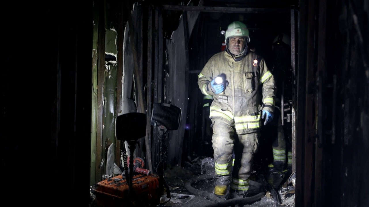 Yangın böyle başladı! İstanbul Gayrettepe'de gece kulübü yangından sonra görüntülendi