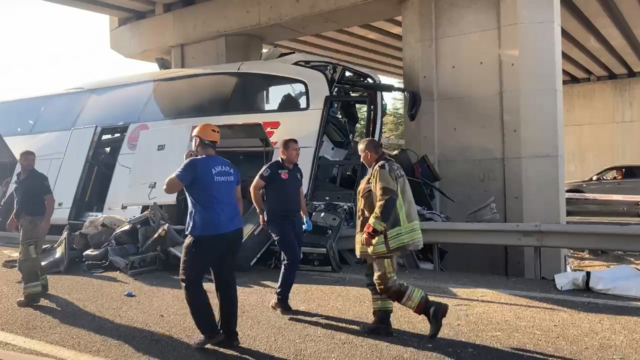 Ankara'da otobüs üst geçit ayağına saplandı: 9 ölü, 26 yaralı