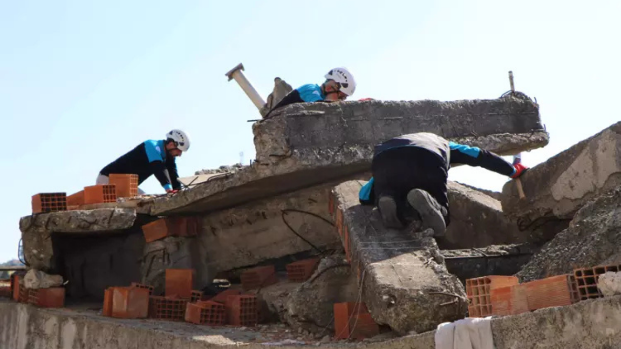 Depremde enkaz altındaki canlıları 120 saniyede tespit edecek cihaz geliştirildi - Resim : 2